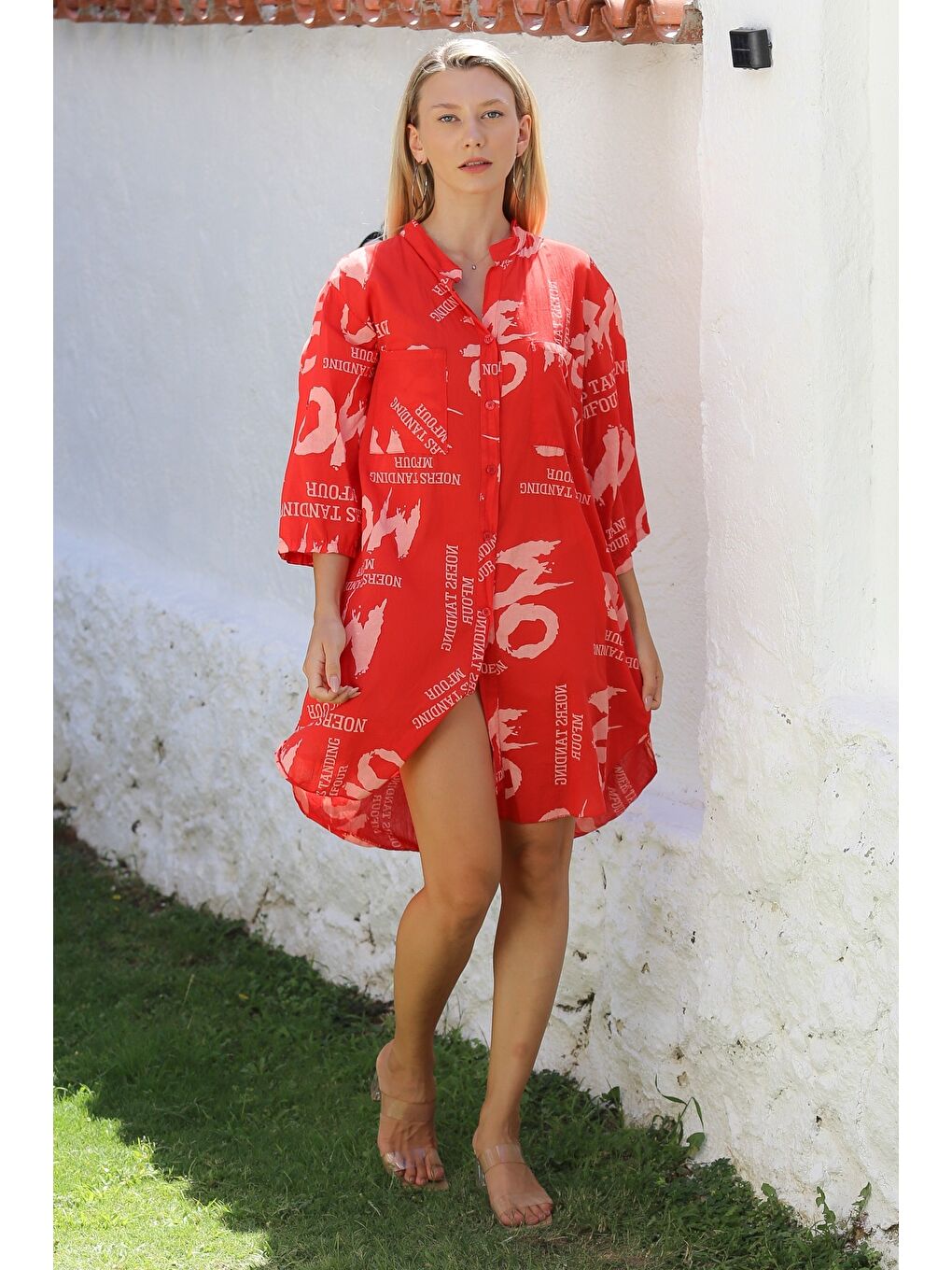 İtalyan Kırmızı Hakim Yaka Düğmeli 3/4 Kol Düğmeli Cepli Allover Baskılı Dokuma Plaj Elbise-6