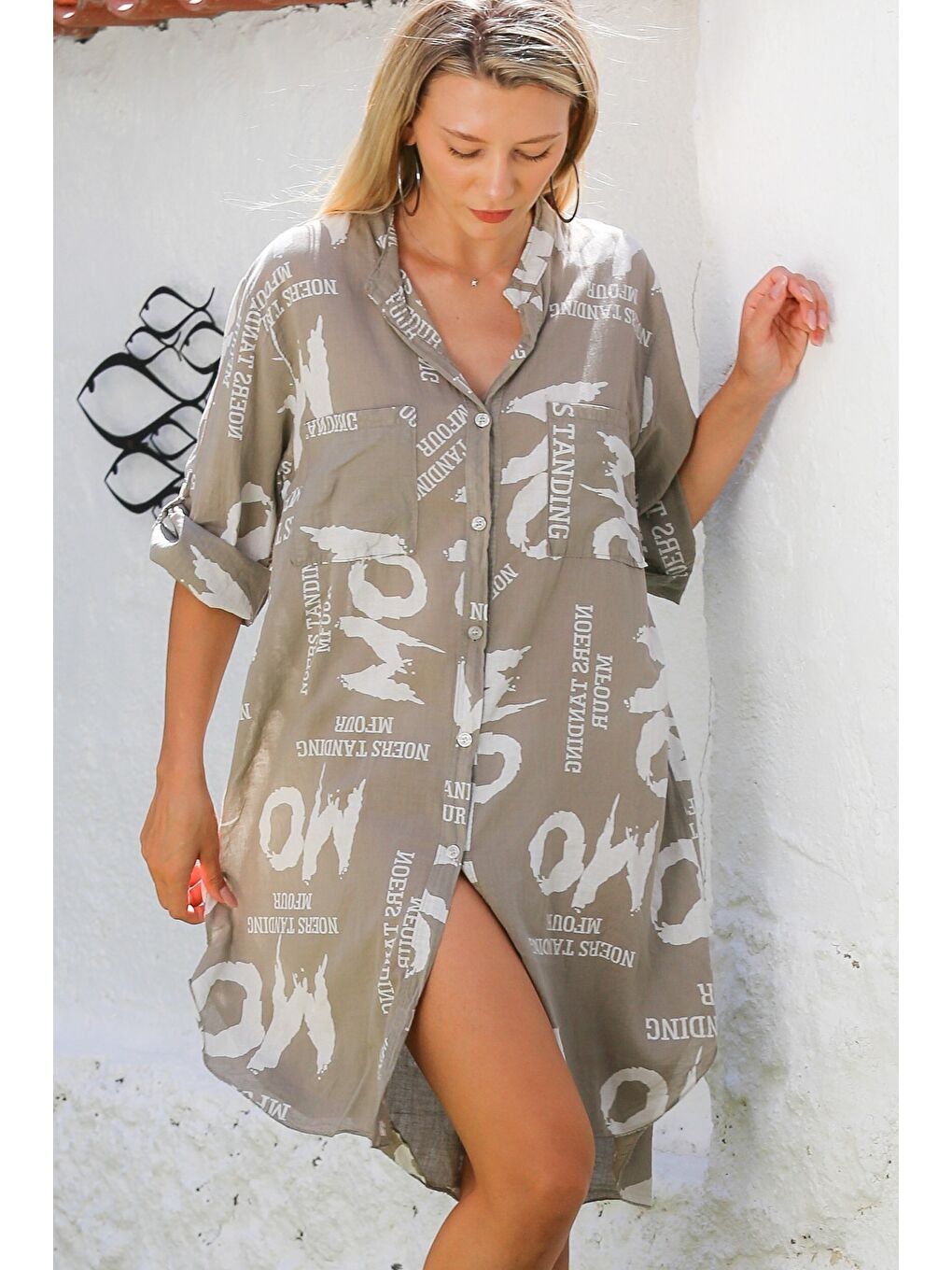 İtalyan Koyu Bej Hakim Yaka Düğmeli 3/4 Kol Düğmeli Cepli Allover Baskılı Dokuma Plaj Elbise