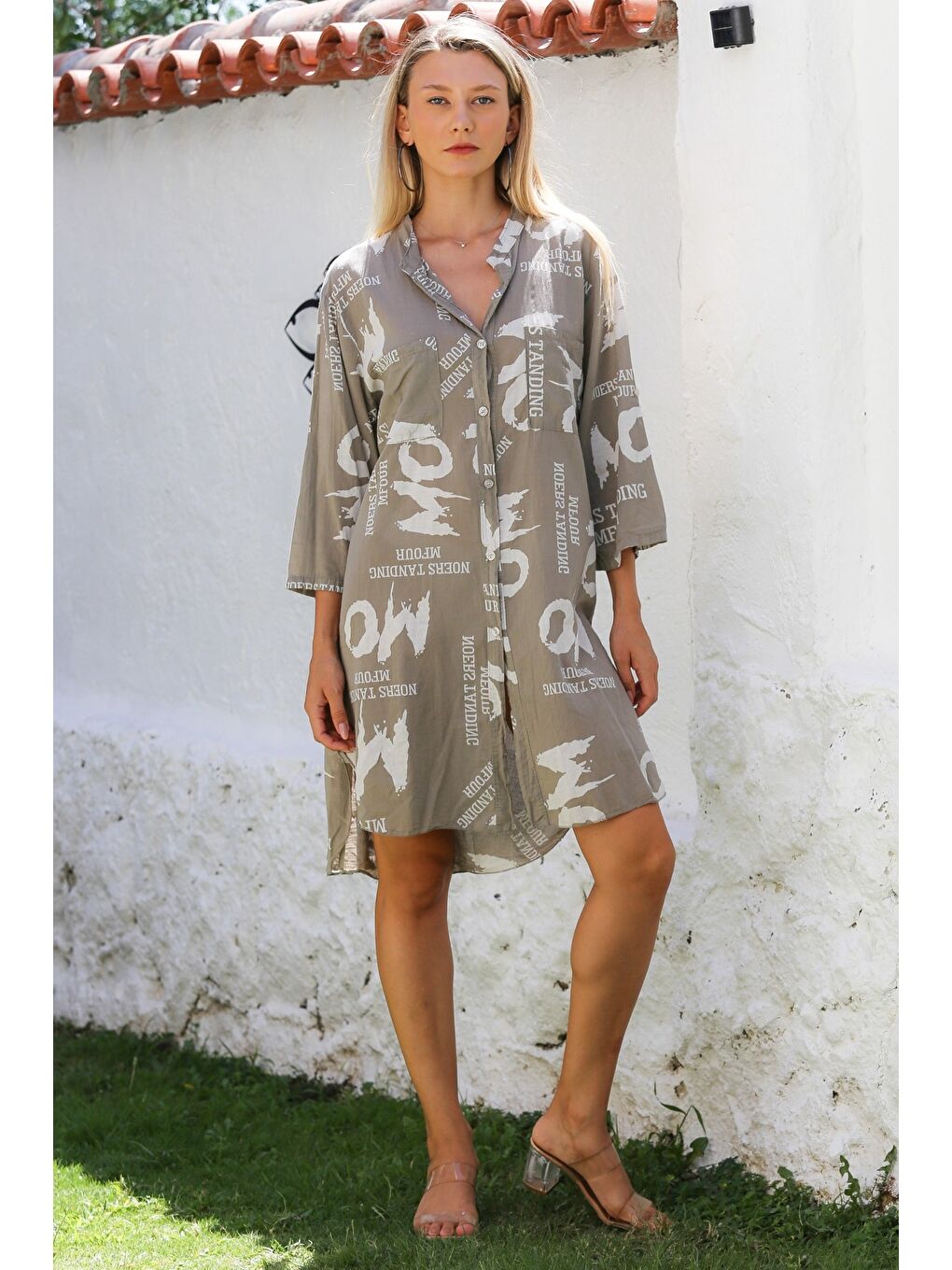 İtalyan Koyu Bej Hakim Yaka Düğmeli 3/4 Kol Düğmeli Cepli Allover Baskılı Dokuma Plaj Elbise-3