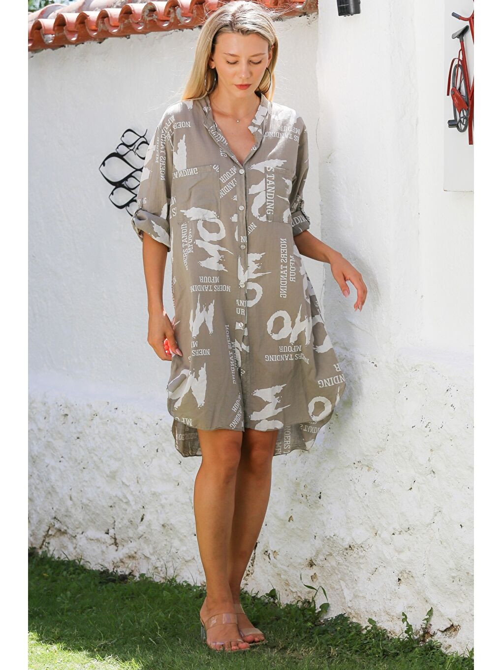 İtalyan Koyu Bej Hakim Yaka Düğmeli 3/4 Kol Düğmeli Cepli Allover Baskılı Dokuma Plaj Elbise-4