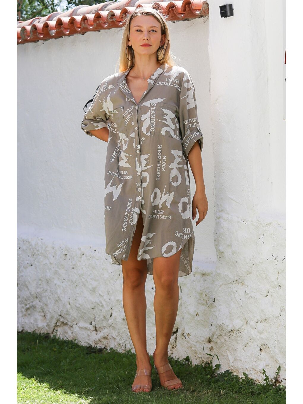 İtalyan Koyu Bej Hakim Yaka Düğmeli 3/4 Kol Düğmeli Cepli Allover Baskılı Dokuma Plaj Elbise-5
