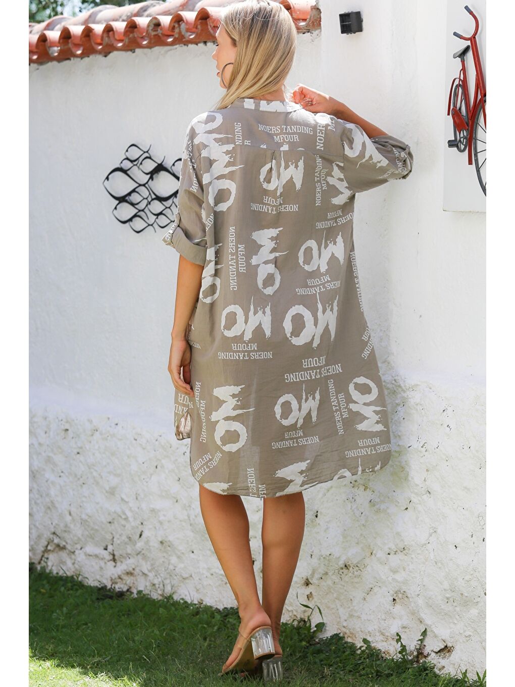 İtalyan Koyu Bej Hakim Yaka Düğmeli 3/4 Kol Düğmeli Cepli Allover Baskılı Dokuma Plaj Elbise-7