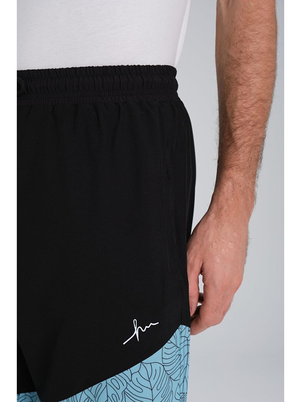 Desenli Siyah Mavi Uzun Erkek Havuz Ve Deniz Şortu 2420-4