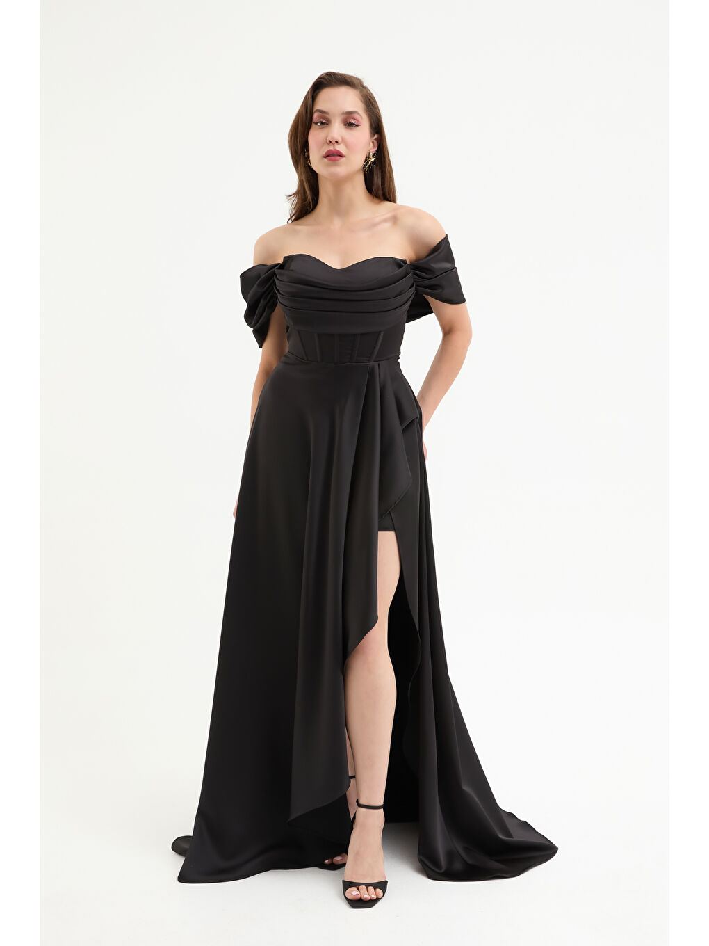 Kadın Siyah Kayık Yaka Volanlı Uzun Saten Abiye Elbise-1