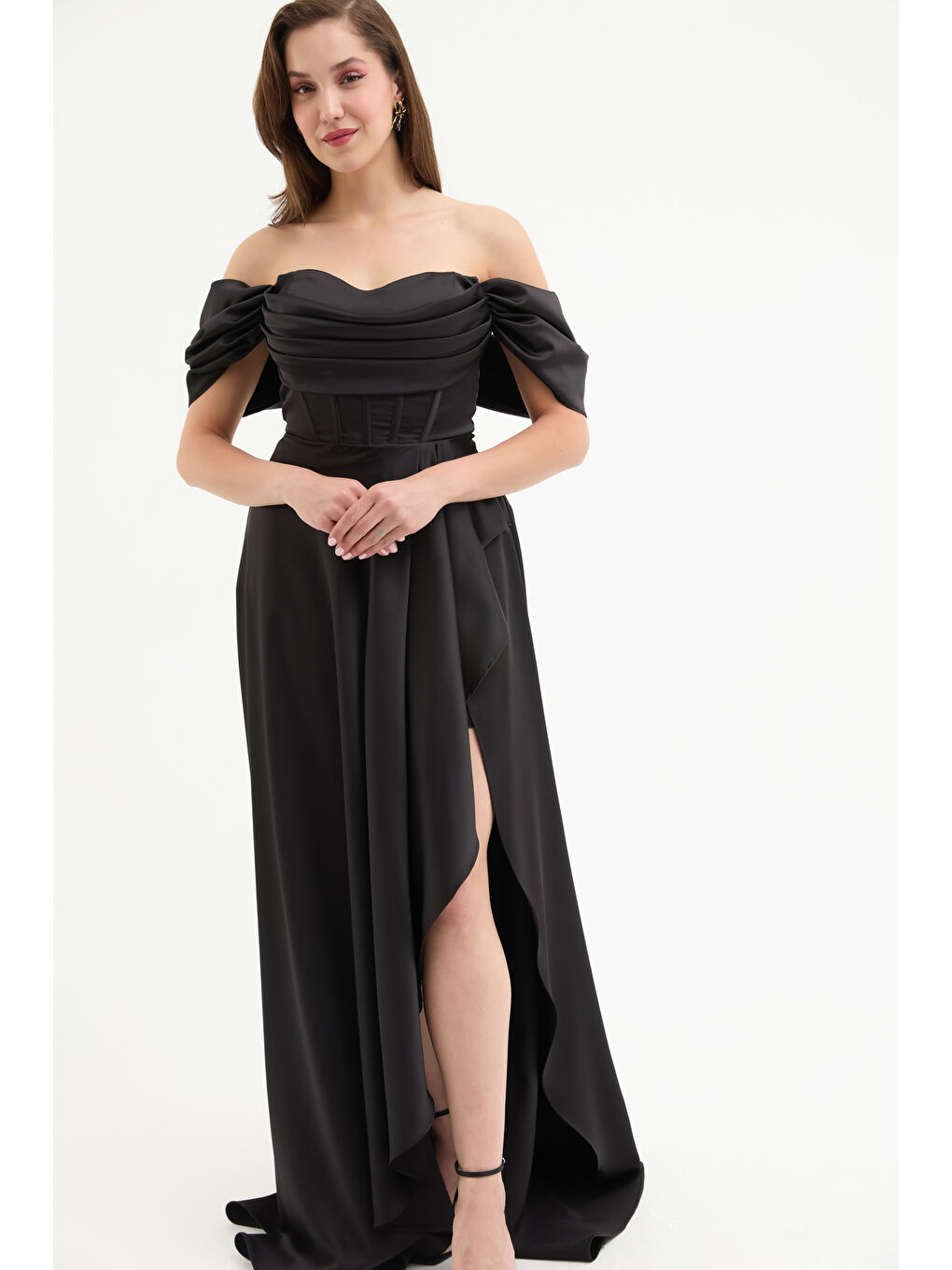 Kadın Siyah Kayık Yaka Volanlı Uzun Saten Abiye Elbise-2