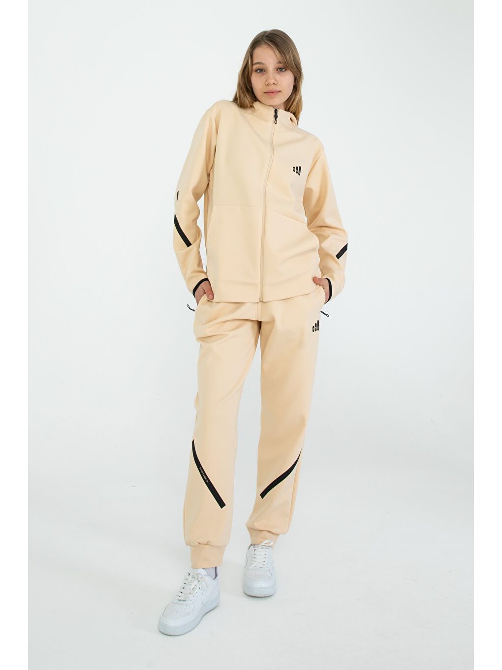 Bej Fermuarlı Çift Cep Detaylı Kapüşonlu Eşofman Takım