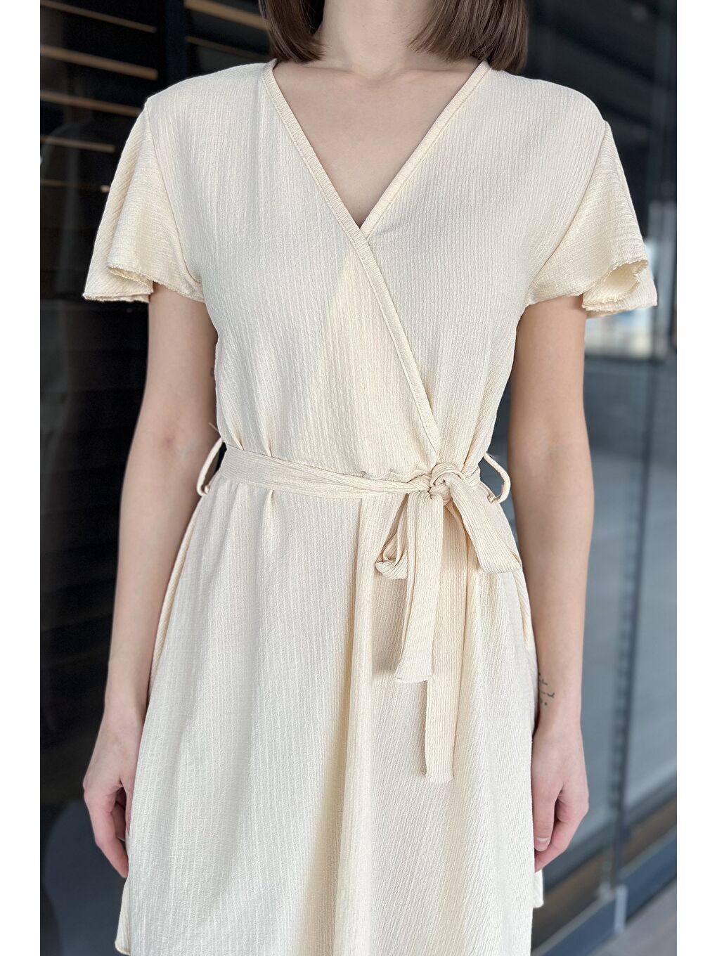 Bej Kruvaze Yaka Bel Bağcıklı Kadın Elbise-3