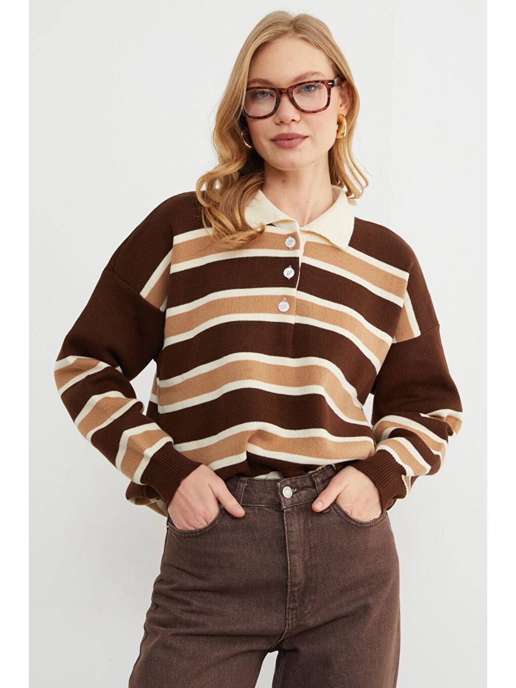 Kahverengi Çizgili Yarım Düğmeli Polo Yaka Triko Kazak-1