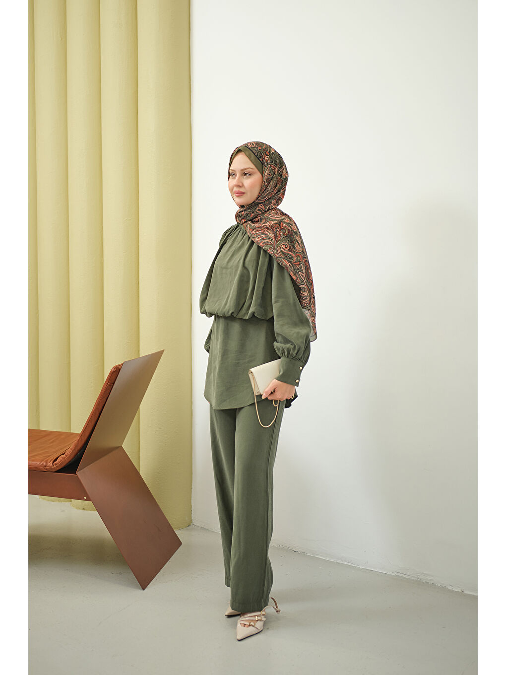 Kadın Hakim Yaka Balon Bel Volanlı Slimfit Tencele Takım Yeşil