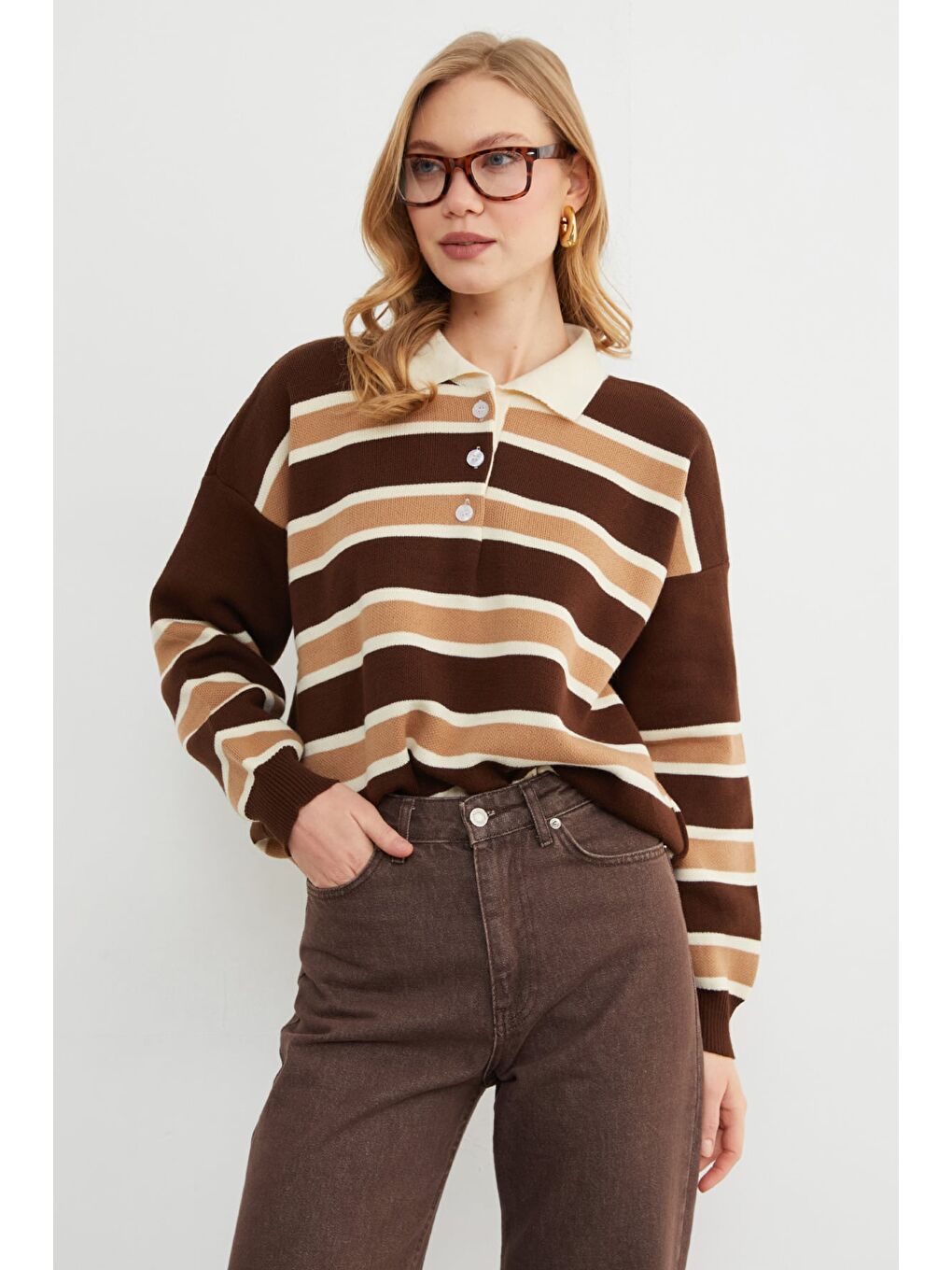 Kahverengi Çizgili Yarım Düğmeli Polo Yaka Triko Kazak-2