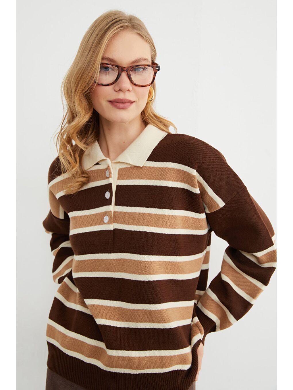 Kahverengi Çizgili Yarım Düğmeli Polo Yaka Triko Kazak-4