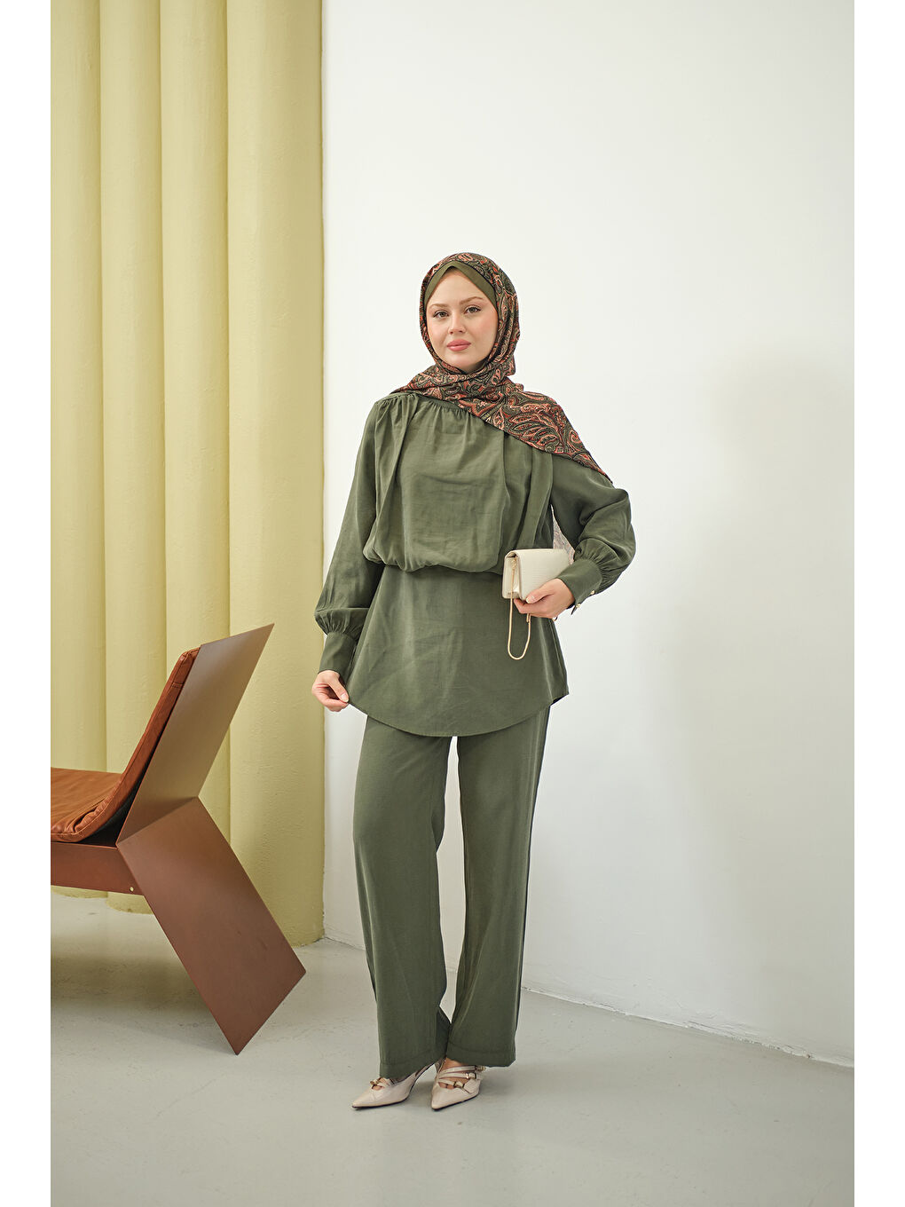 Kadın Hakim Yaka Balon Bel Volanlı Slimfit Tencele Takım Yeşil-1