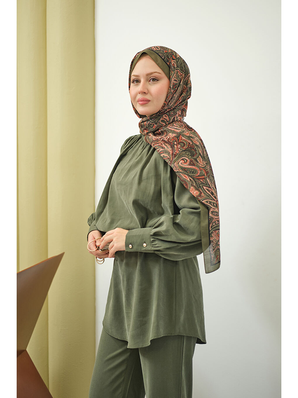 Kadın Hakim Yaka Balon Bel Volanlı Slimfit Tencele Takım Yeşil-4