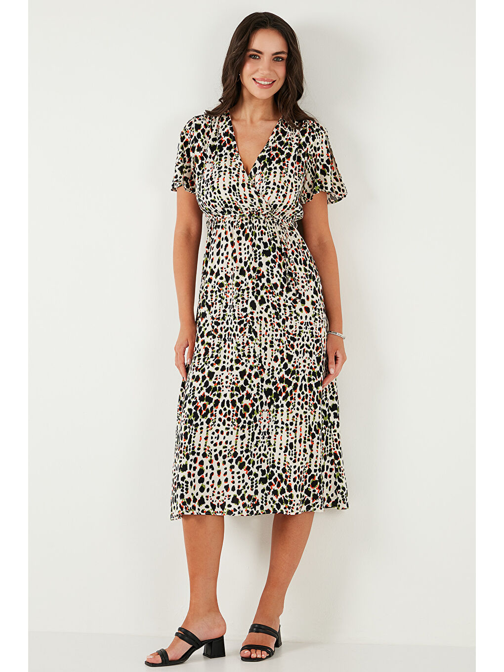 Kahverengi Standart Fit V Yaka Desenli Bağlama Detaylı Midi Boy Kadın Elbise 6788624-5