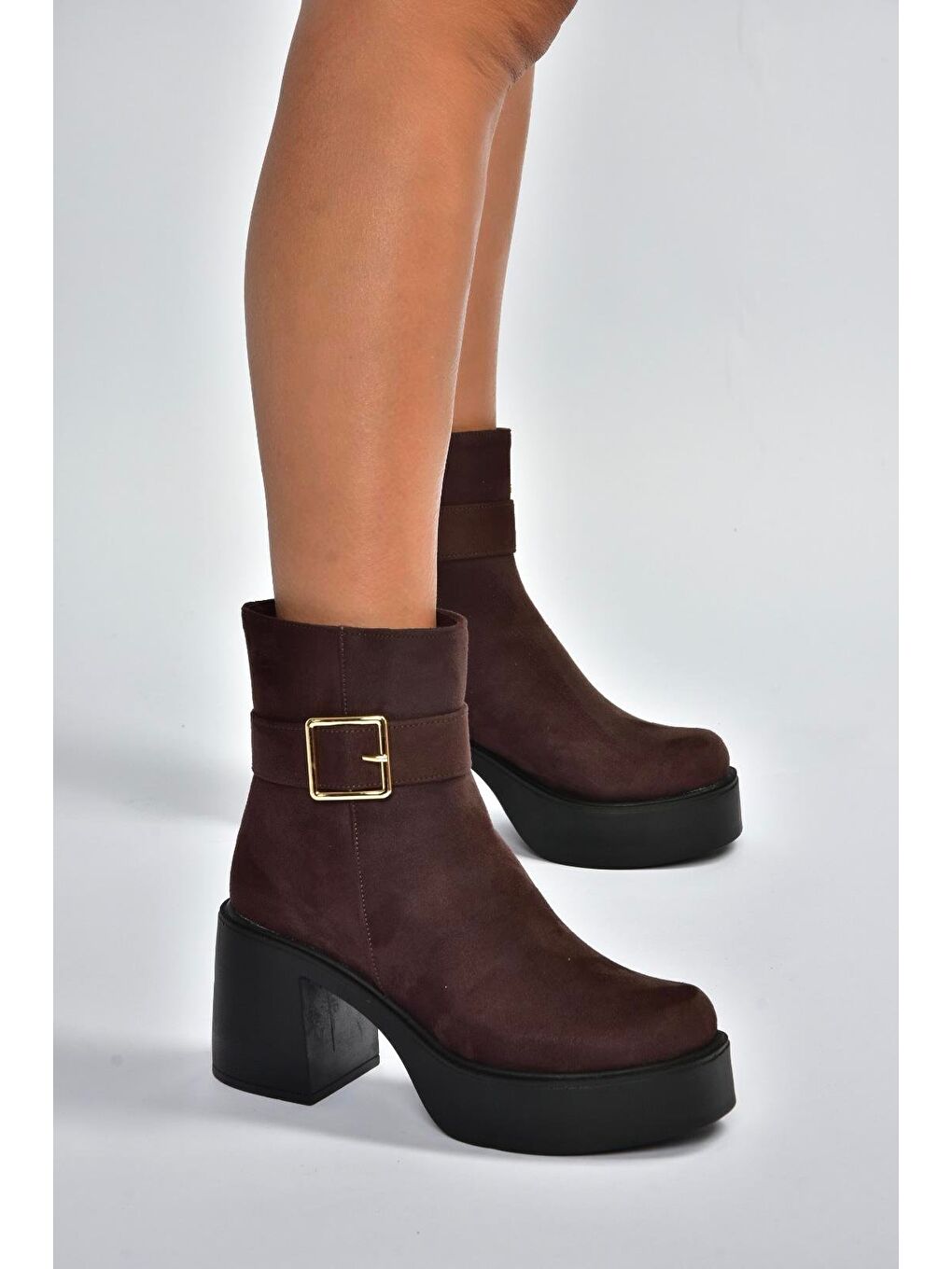 Kahverengi Kadın Bot V726446602-3