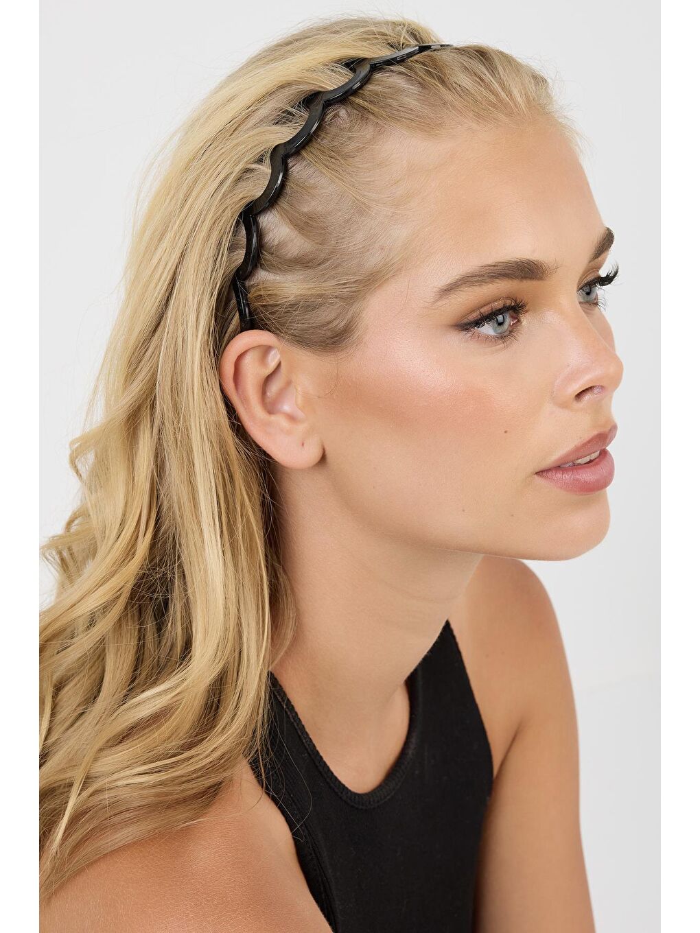 Siyah Geçmeli Dişli Kaplumbağa Sırtı Asetat Kadın Taç-2