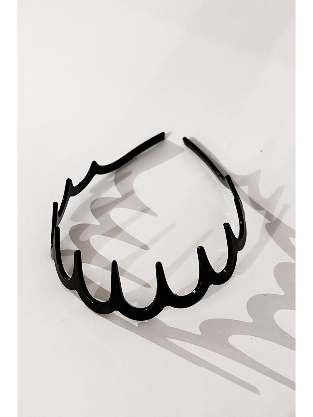 Siyah Geçmeli Dişli Kaplumbağa Sırtı Asetat Kadın Taç-3