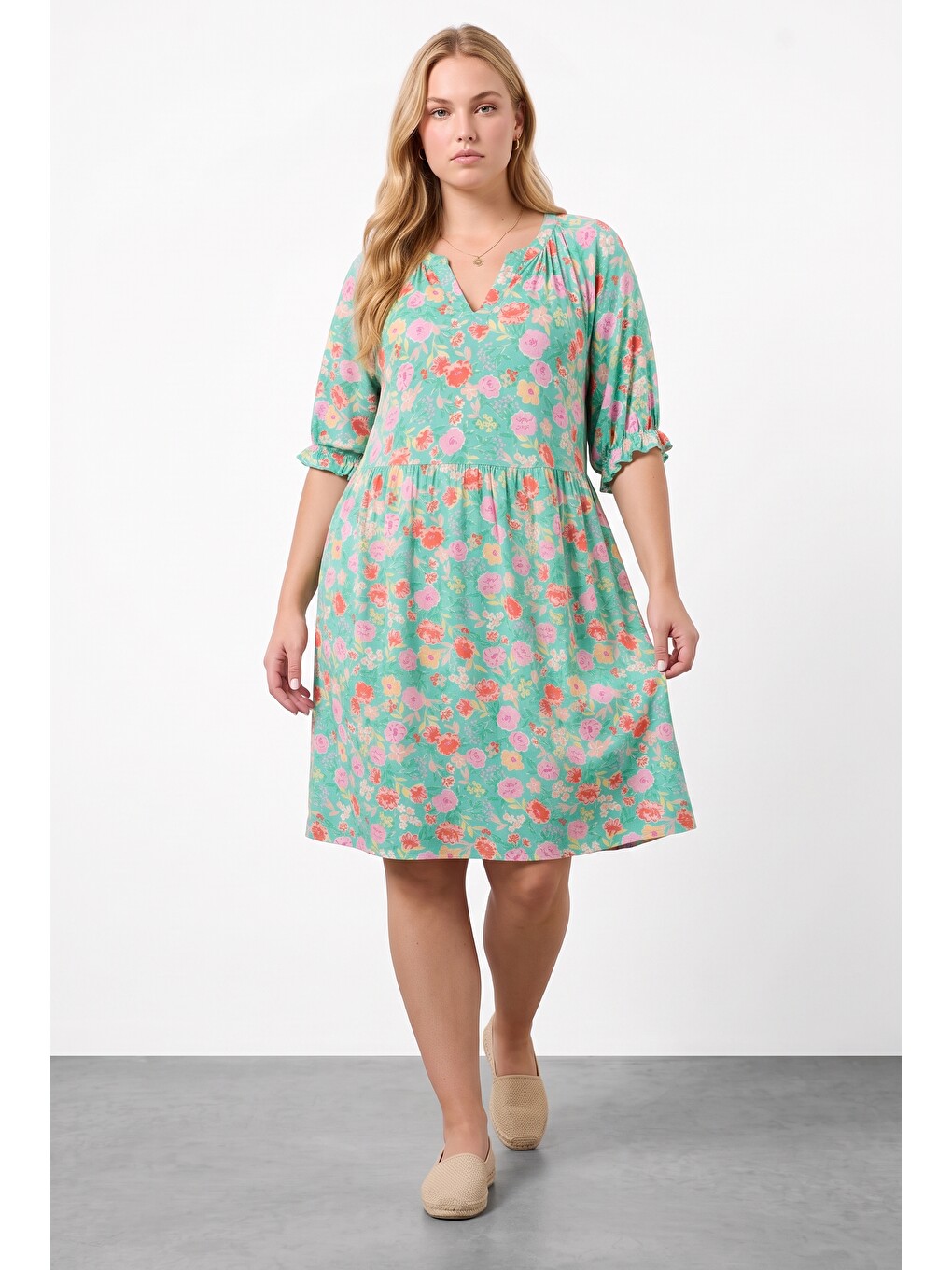 Yeşil Kol Detaylı V Yaka Lastikli Elbise-3