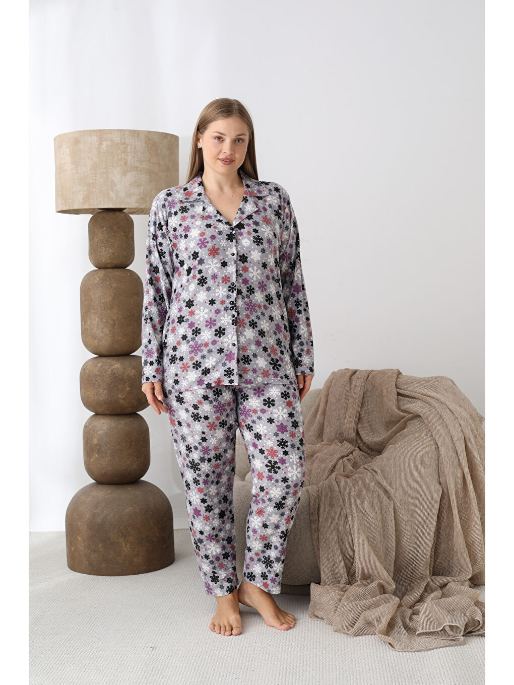 Gri Boydan Düğmeli Süet Kumaş Büyük Beden Kadın Pijama Takımı 2170-1