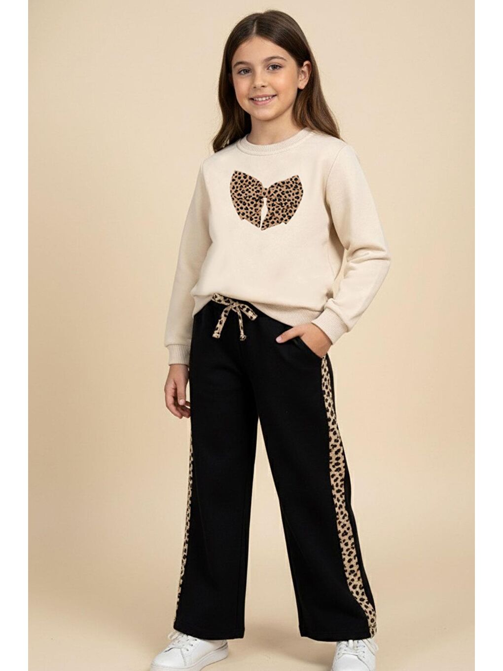 Ekru Kız Çocuk Eşofman Takımı Leopar Fiyonk Aksesuarlı Krem (5-9 Yaş)