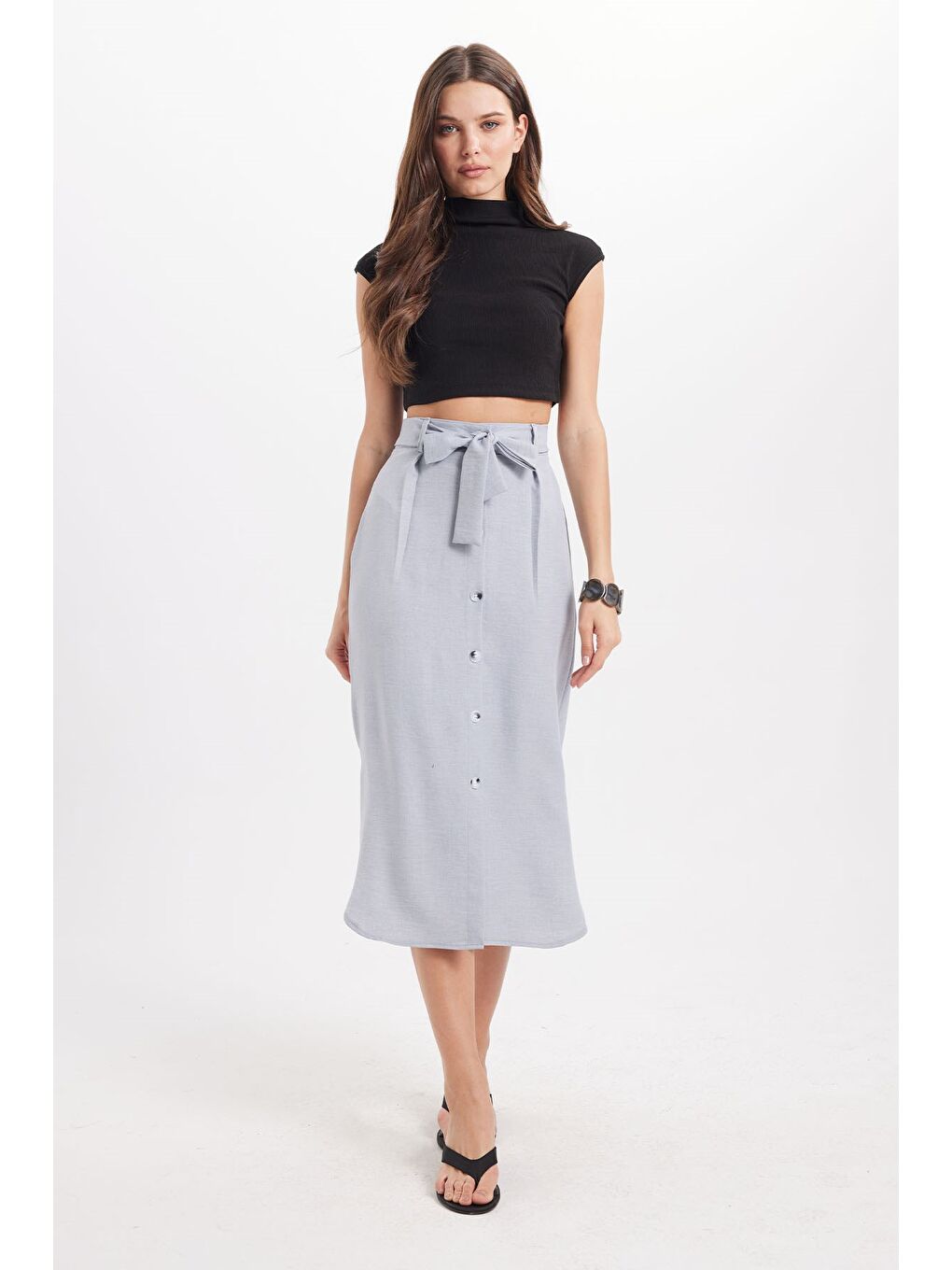 Kadın Slim Fit Dar Kesim Pamuklu Dik Yaka Sıfır Kol Siyah  Crop Bluz-1