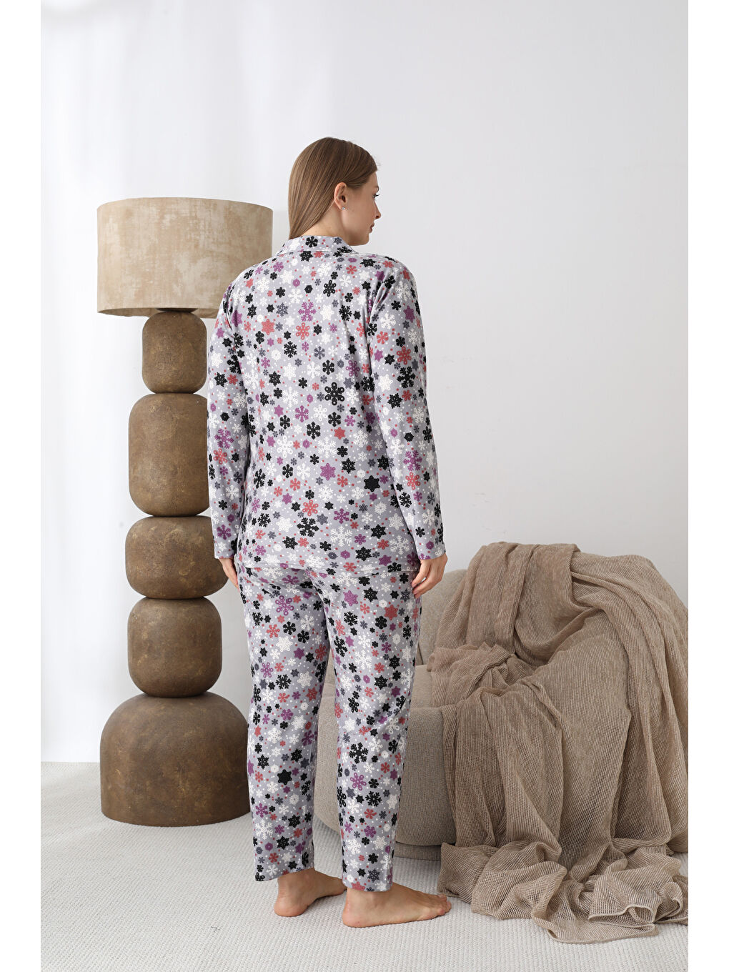 Gri Boydan Düğmeli Süet Kumaş Büyük Beden Kadın Pijama Takımı 2170-3