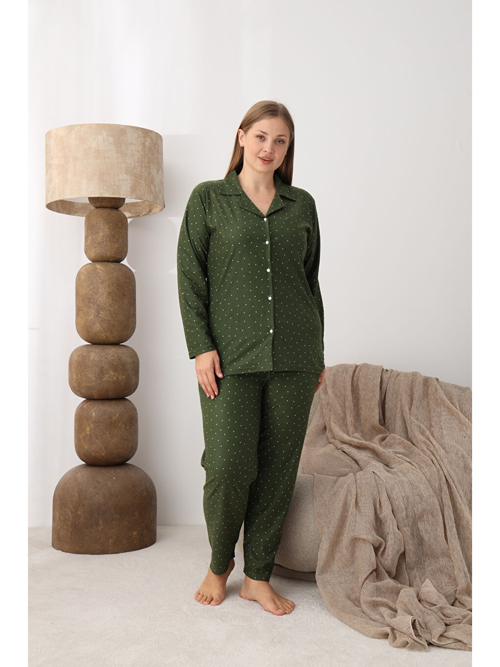 Yeşil Boydan Düğmeli Süet Kumaş Büyük Beden Kadın Pijama Takımı 2170-1