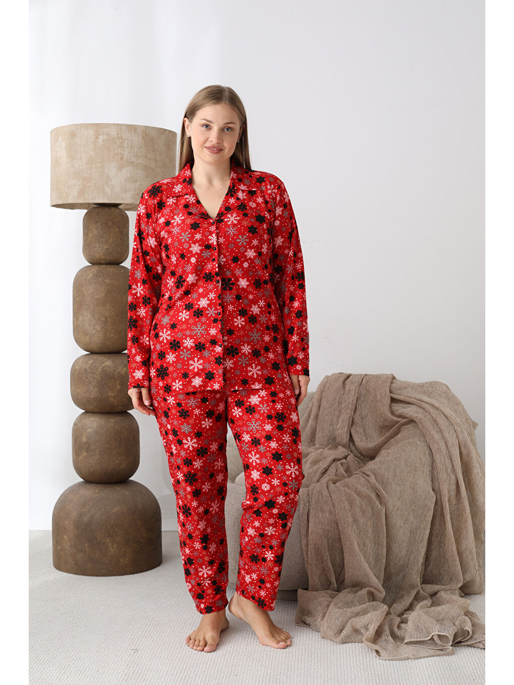 Kırmızı Boydan Düğmeli Süet Kumaş Büyük Beden Kadın Pijama Takımı 2170