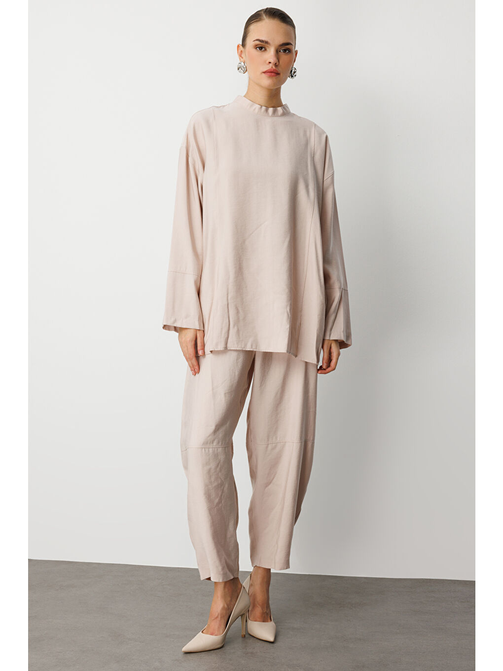 Oversize Yüksek Yaka Modal Karışımlı Bej Rengi Tunik