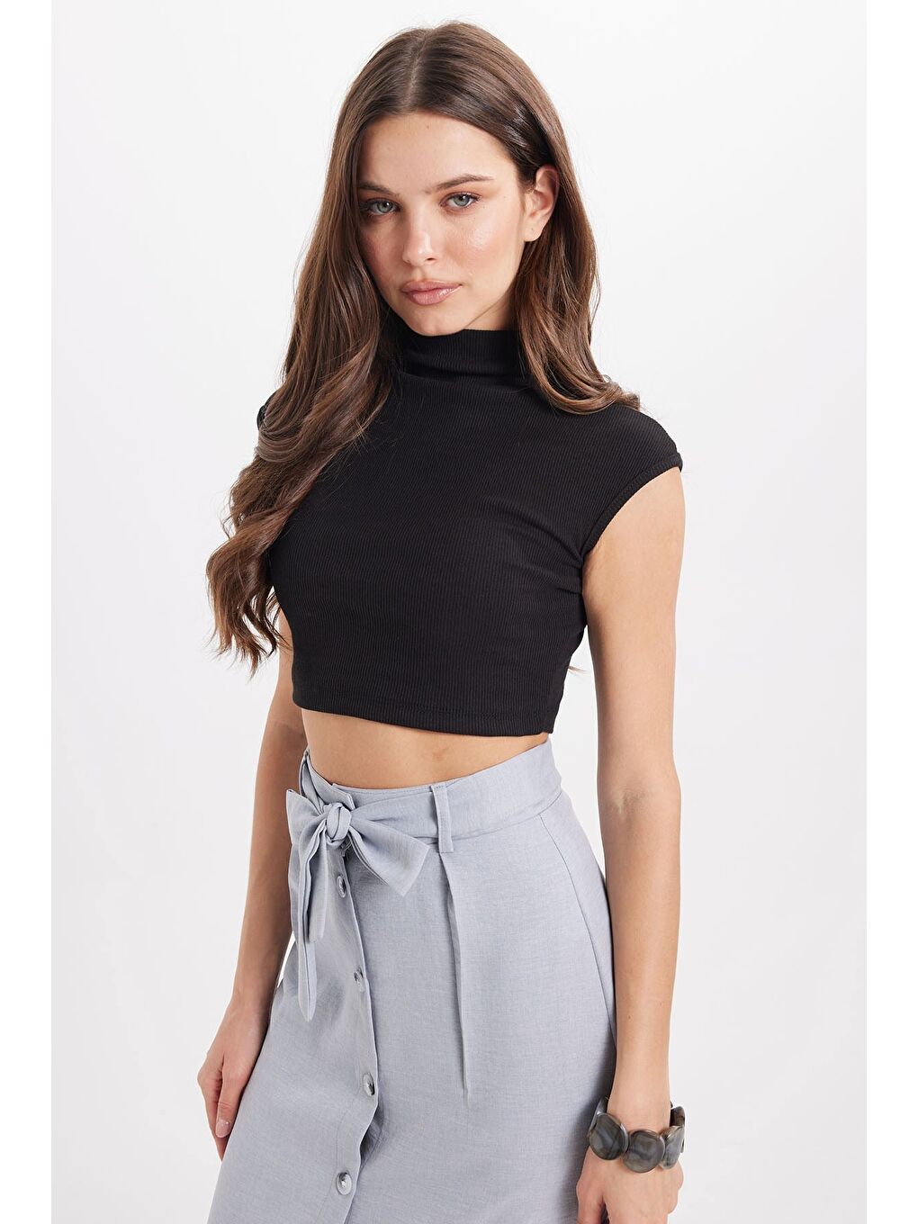 Kadın Slim Fit Dar Kesim Pamuklu Dik Yaka Sıfır Kol Siyah  Crop Bluz-6