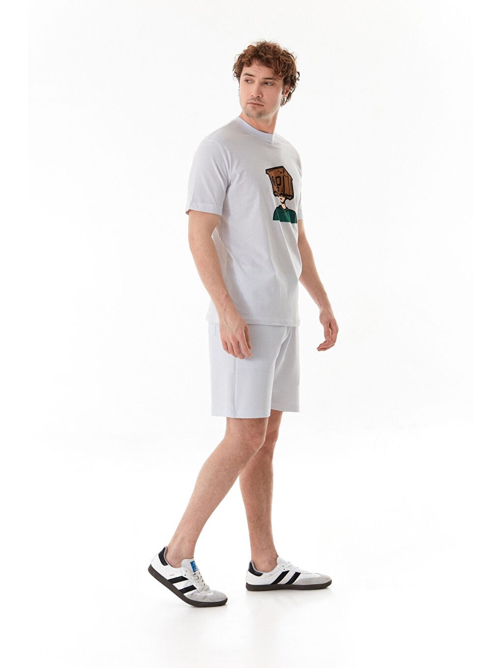 Beyaz Dijital Baskı Bisiklet Yaka Tişört-2