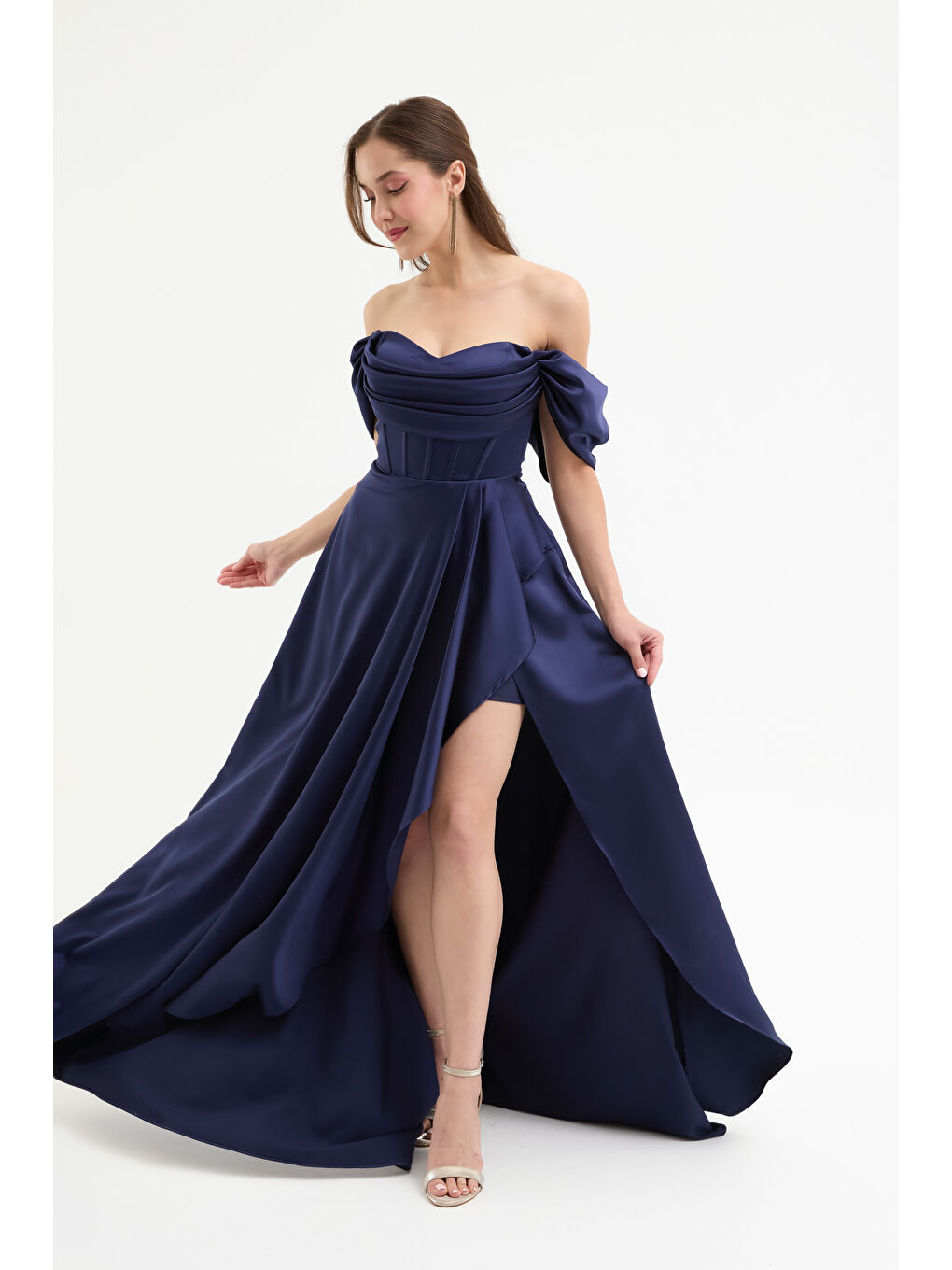 Kadın Lacivert Kayık Yaka Volanlı Uzun Saten Abiye Elbise-1