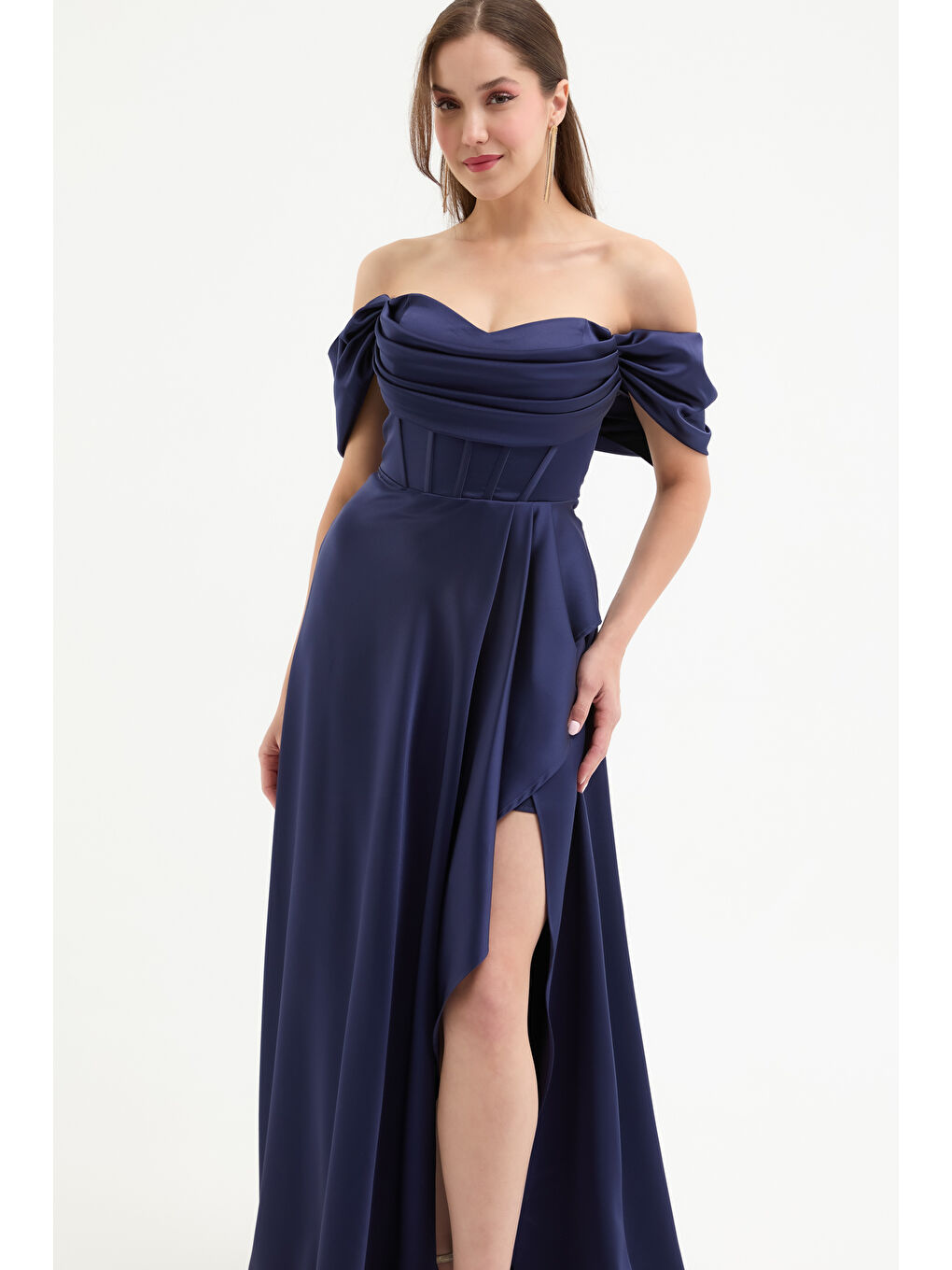 Kadın Lacivert Kayık Yaka Volanlı Uzun Saten Abiye Elbise-2