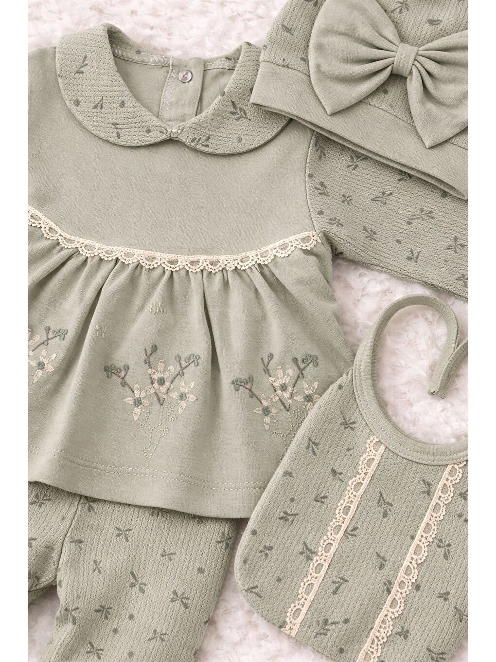 Yeşil Kız Bebek Lüx Kutulu Waffle Kumaş Çiçekli Fiyonklu 5li Hastane Çıkış Seti Yenidoğan Pamuklu-1