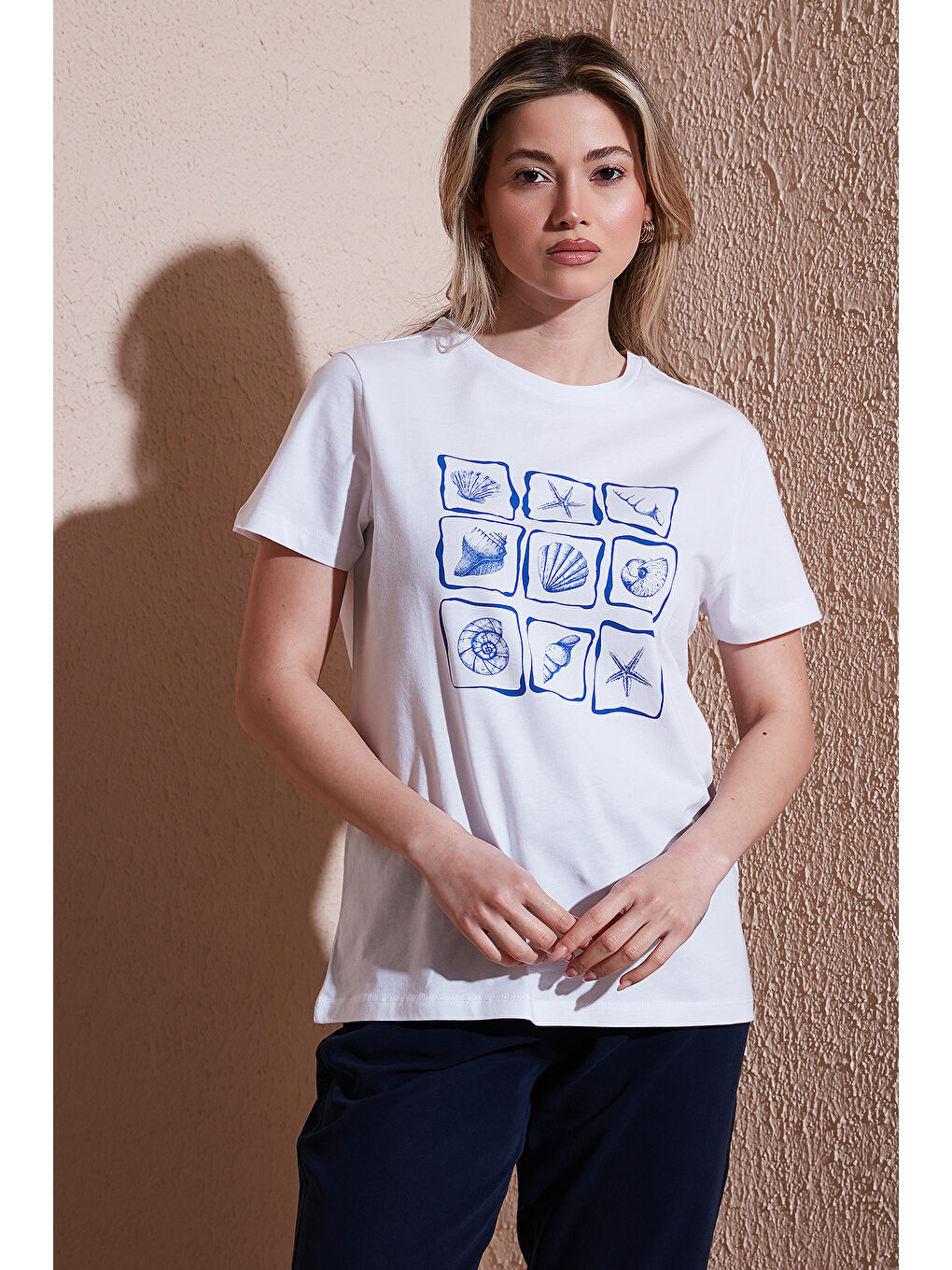 Beyaz Baskılı % 100 Pamuk Regular Fit Bisiklet Yaka Kadın T Shirt 25Y0395K1-1