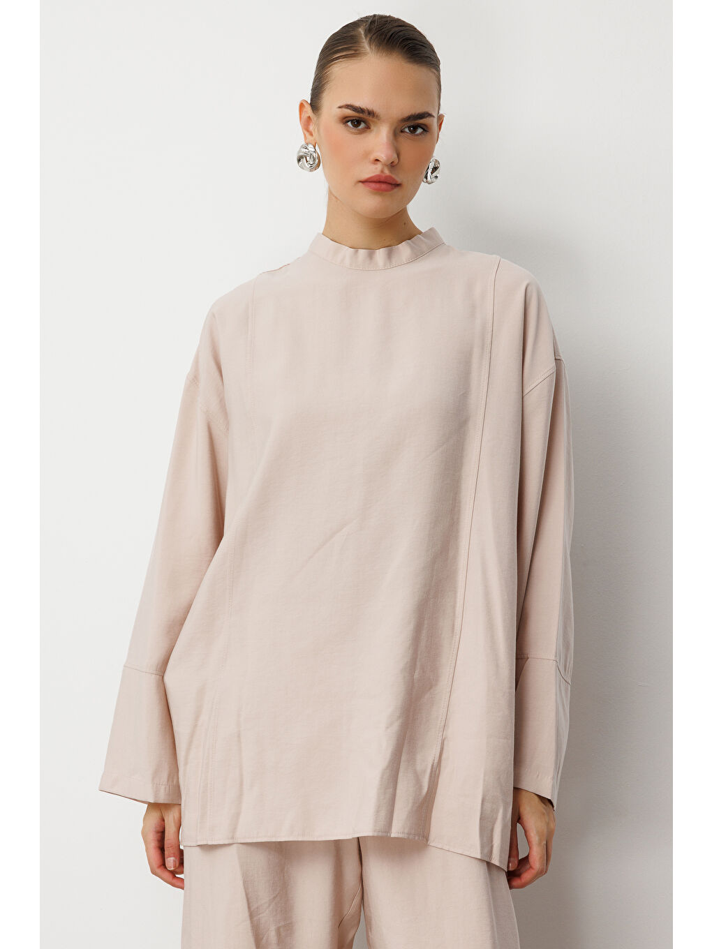 Oversize Yüksek Yaka Modal Karışımlı Bej Rengi Tunik-2