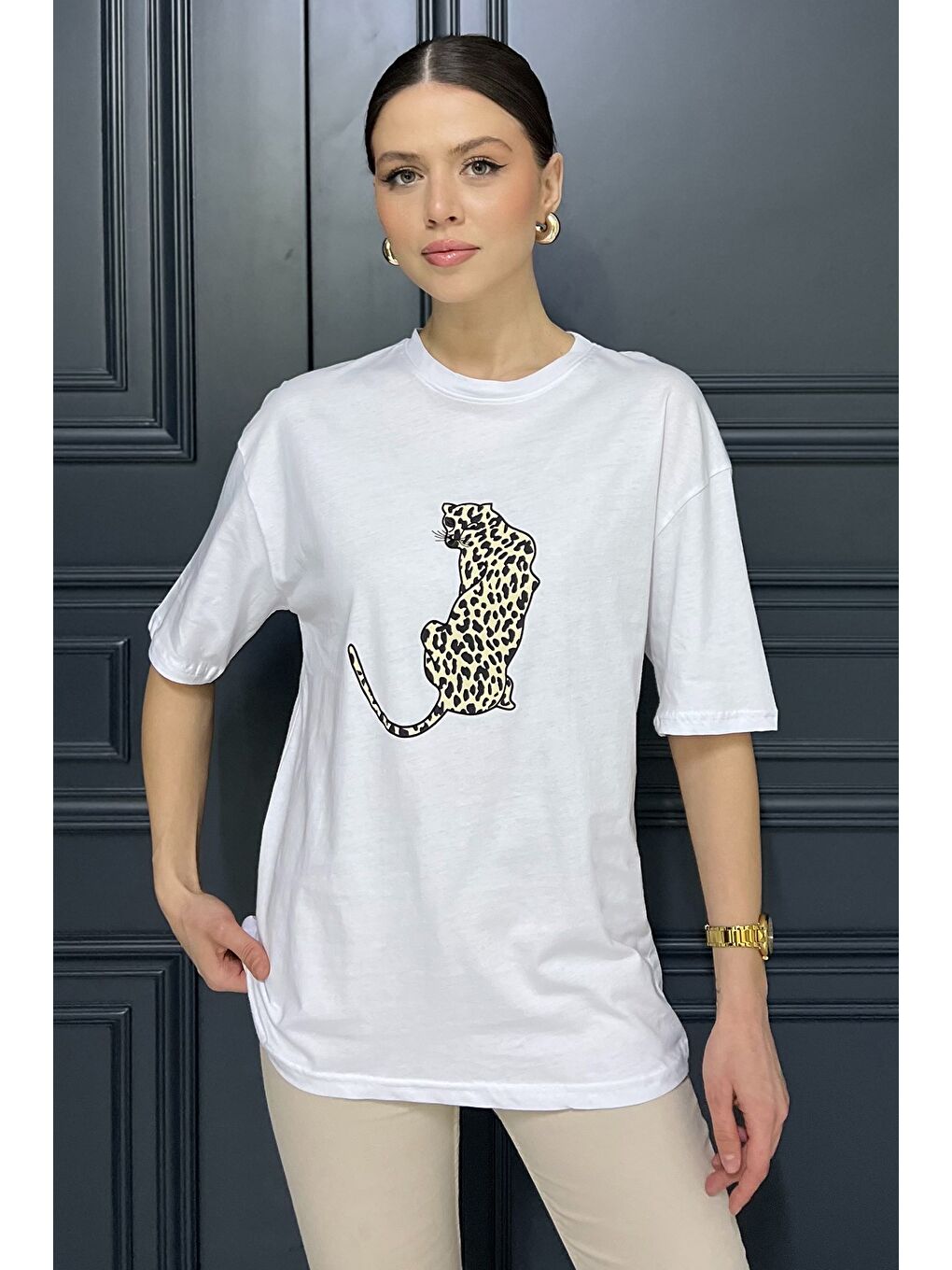 Beyaz Kadın Bisiklet Yaka Ön Baskılı Tişört-1