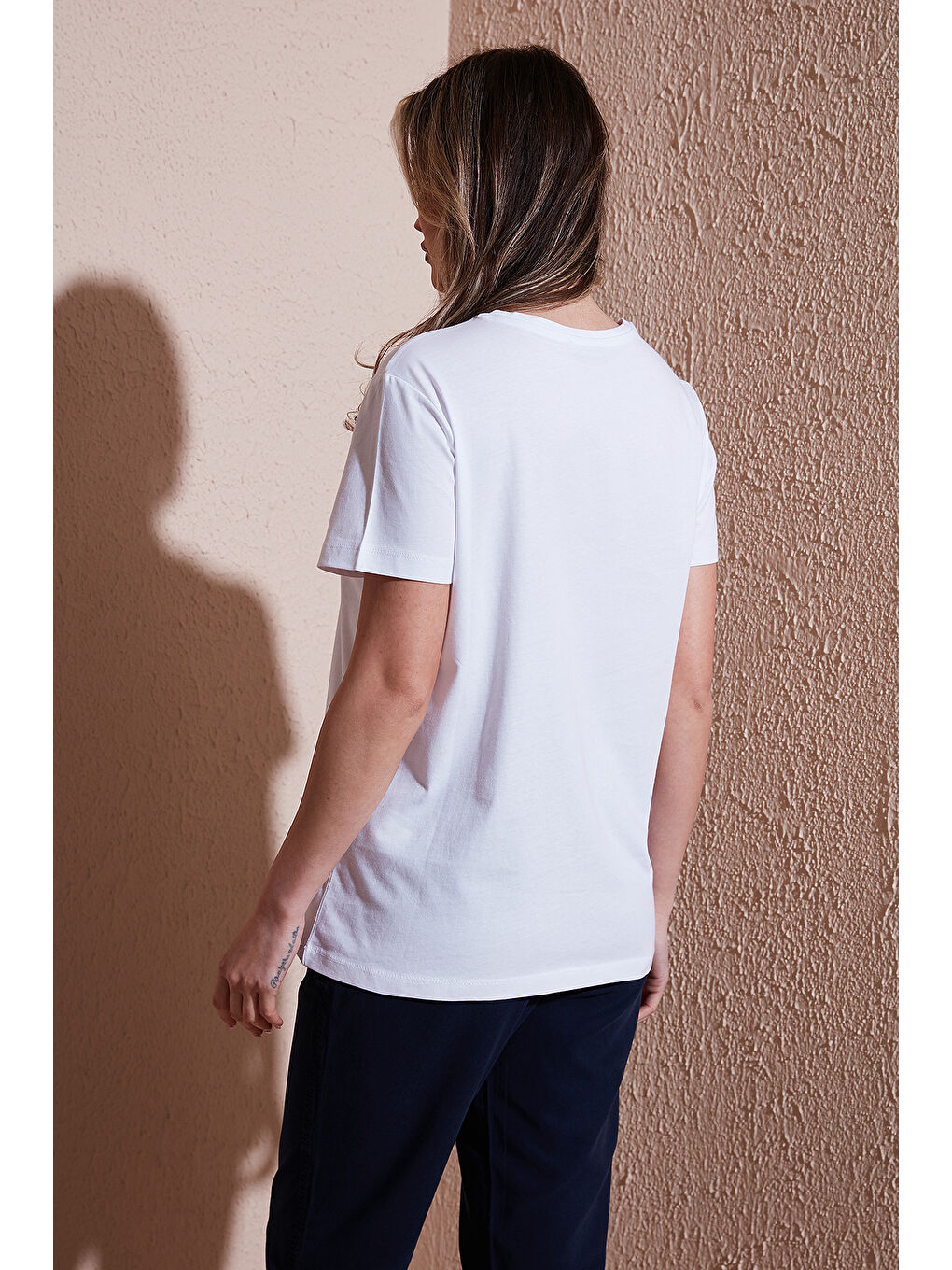 Beyaz Baskılı % 100 Pamuk Regular Fit Bisiklet Yaka Kadın T Shirt 25Y0395K1-4