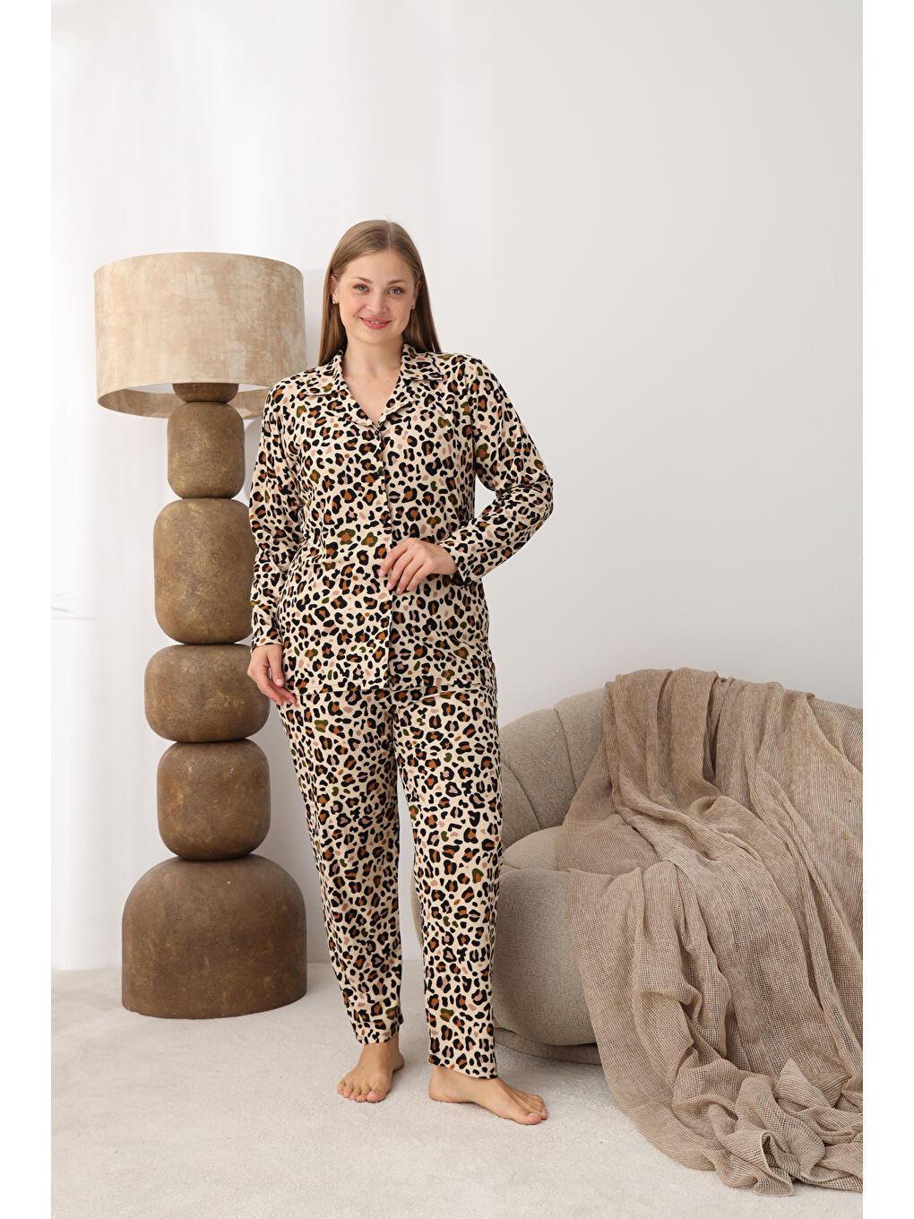 Kahverengi Boydan Düğmeli Süet Kumaş Büyük Beden Kadın Pijama Takımı 2170