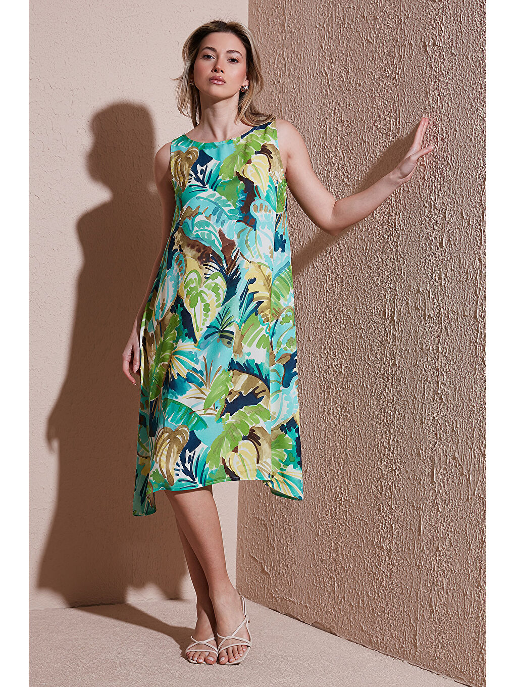 Mavi Regular Fit Bisiklet Yaka Kolsuz Volanlı Kadın Elbise 25Y0630K1