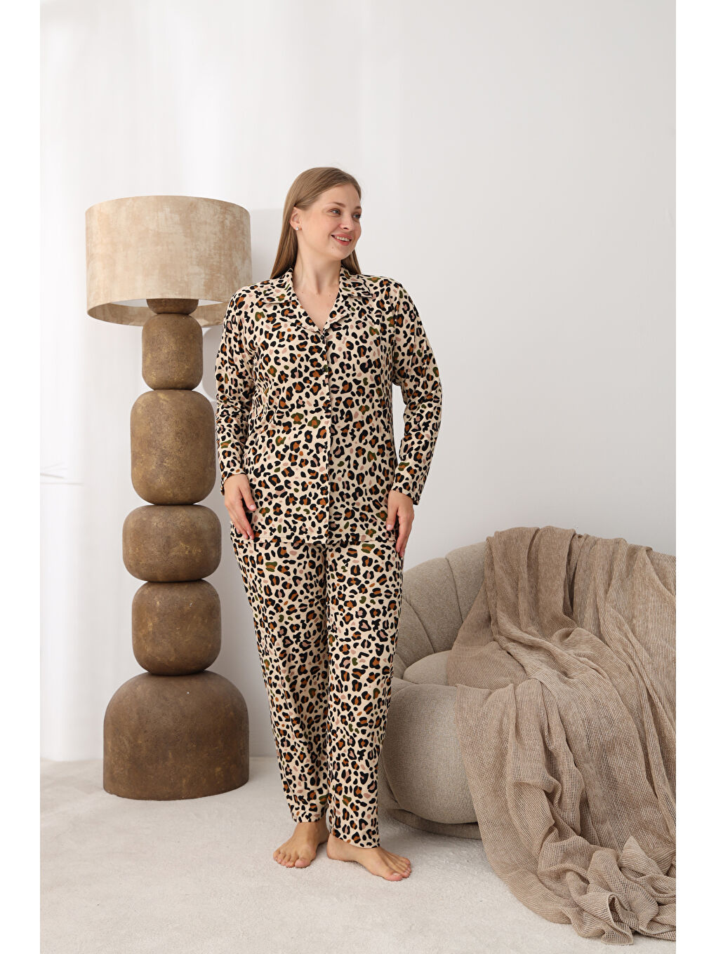 Kahverengi Boydan Düğmeli Süet Kumaş Büyük Beden Kadın Pijama Takımı 2170-1