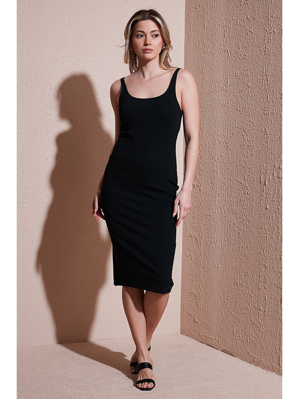 Siyah Standart Fit Kare Yaka Midi Boy Kadın Elbise 25Y0299K1