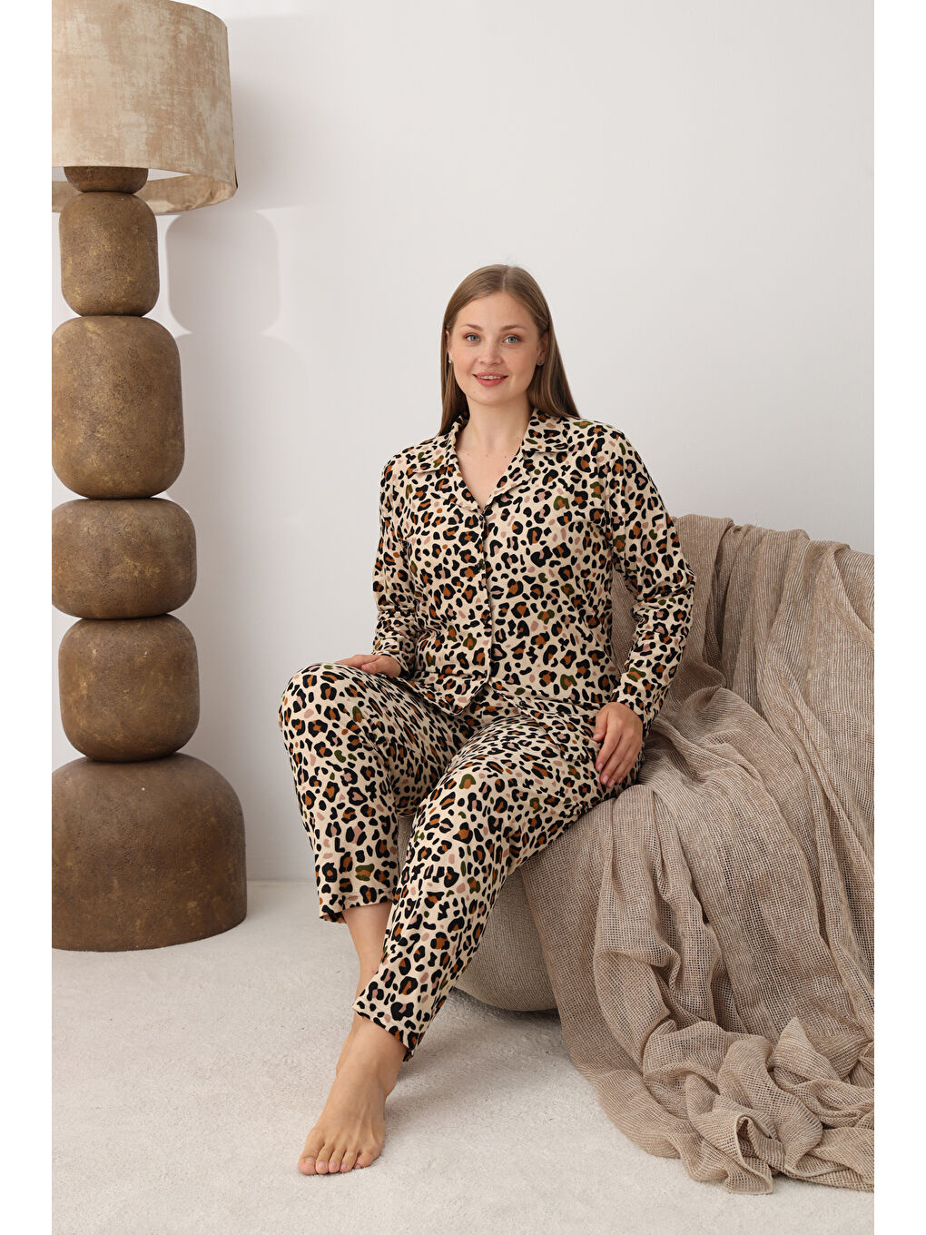 Kahverengi Boydan Düğmeli Süet Kumaş Büyük Beden Kadın Pijama Takımı 2170-2