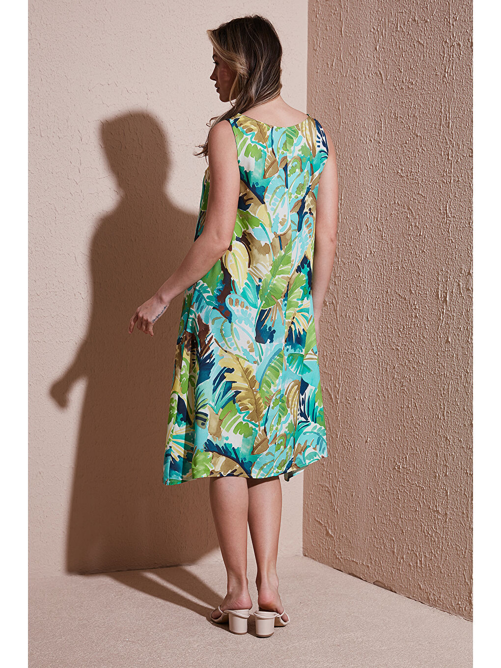 Mavi Regular Fit Bisiklet Yaka Kolsuz Volanlı Kadın Elbise 25Y0630K1-4