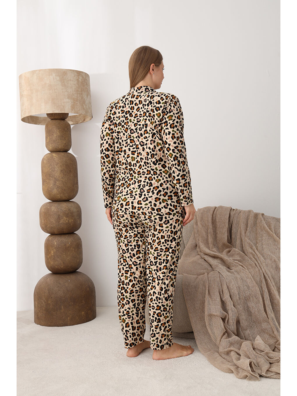 Kahverengi Boydan Düğmeli Süet Kumaş Büyük Beden Kadın Pijama Takımı 2170-3