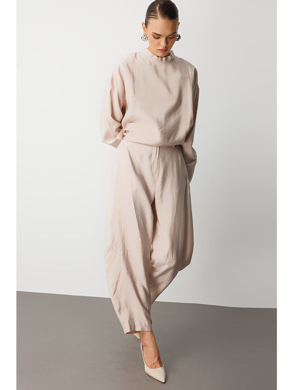 Oversize Yüksek Yaka Modal Karışımlı Bej Rengi Tunik-5