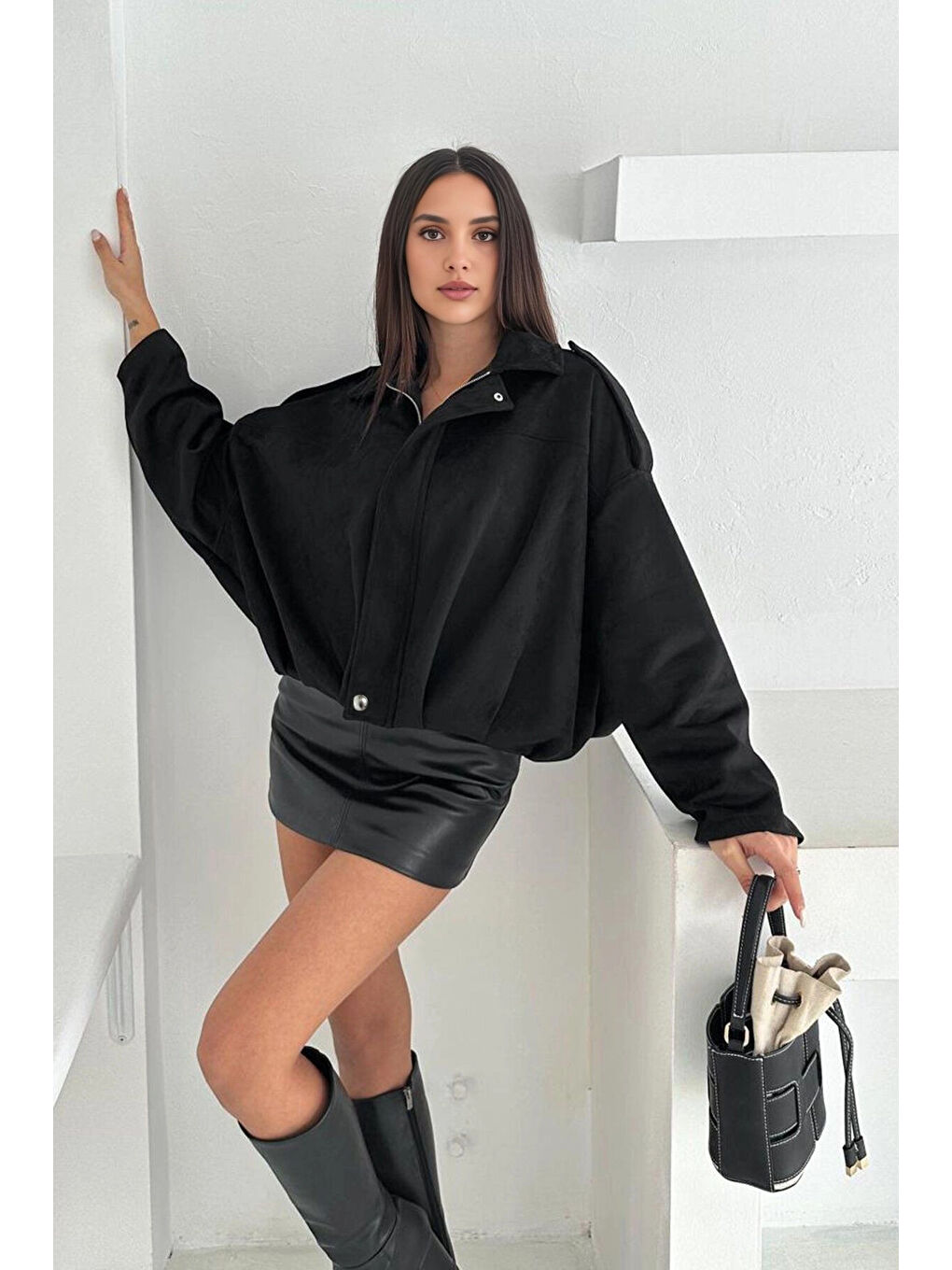 Kadın Siyah Oversize Fermuar ve Çıt Çıt Kapamalı Cepsiz Süet Deri Ceket HZL25W-BD107301-1
