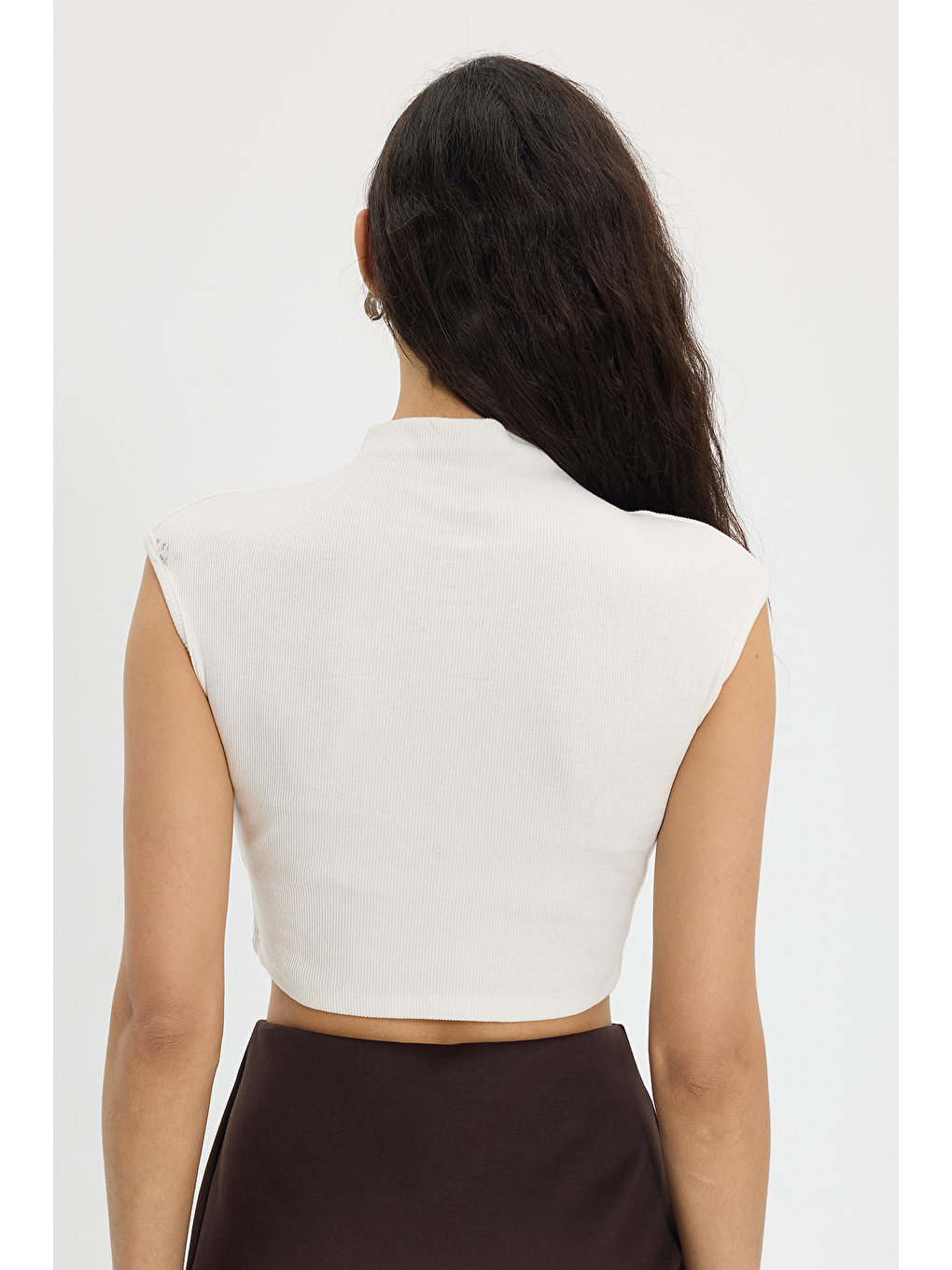Kadın Slim Fit Dar Kesim Pamuklu Dik Yaka Sıfır Kol Ekru Crop Bluz-5