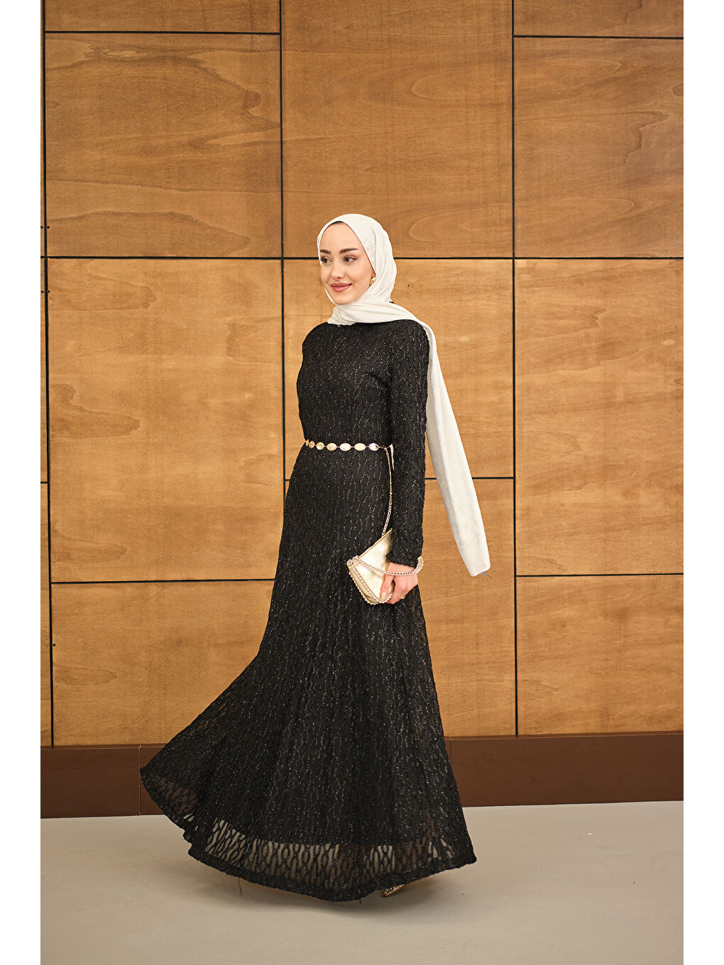 Kadın Sim Detay Kendinden Desenli Gold Kemerli Elbise Siyah-1