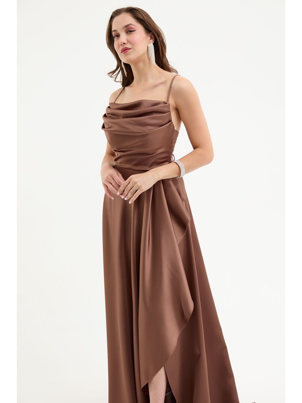Kadın Kahverengi Volanlı Yırtmaçlı Saten Abiye & Mezuniyet Elbisesi-2